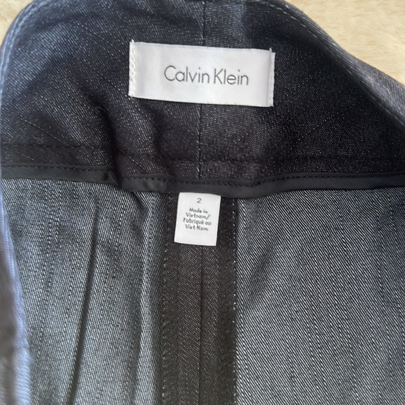 New CUTE Calvin Klein Dark Denim Ladies Short Size 2 - Picture 3 of 5
